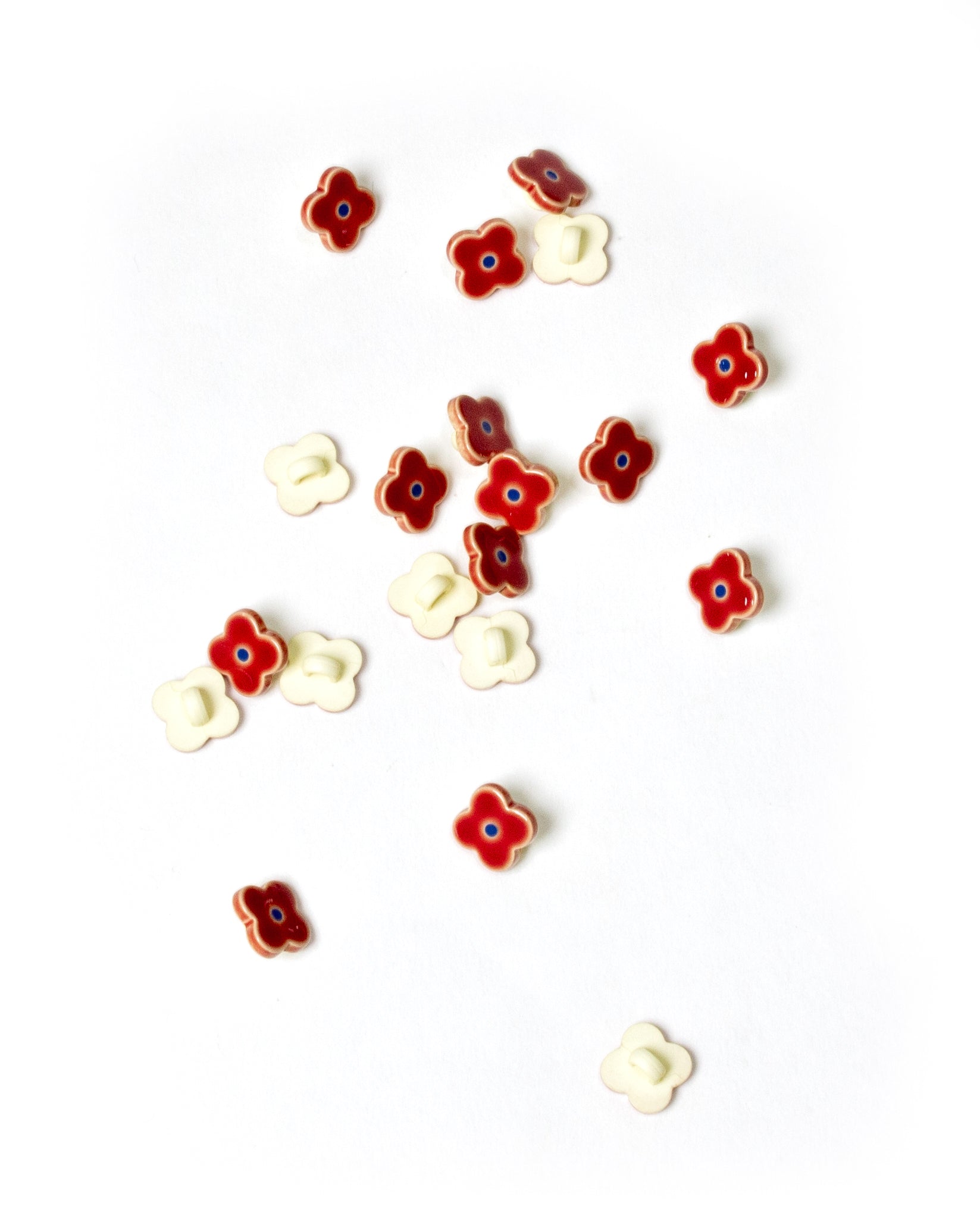 Red Flower with Blue Center Buttons 12mm